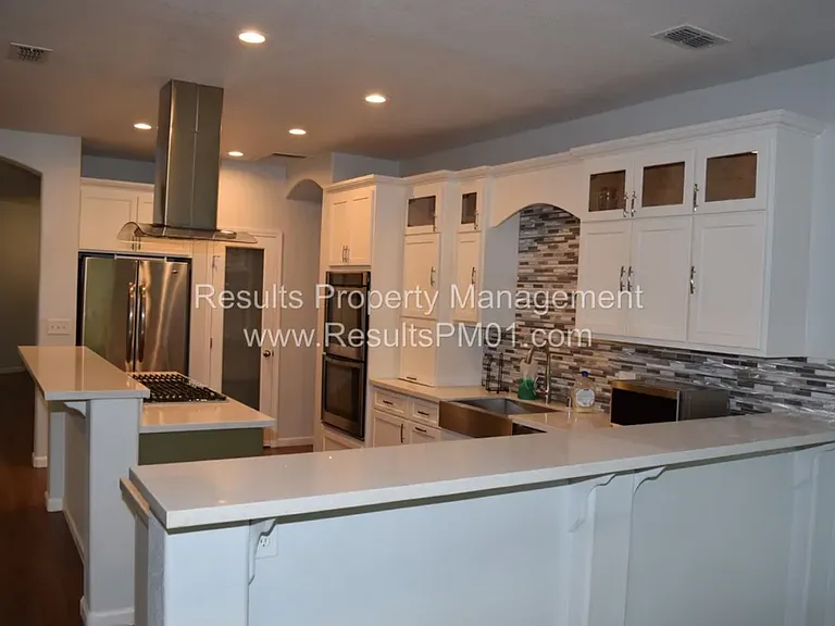 108 Robinson Ct — Photo 3