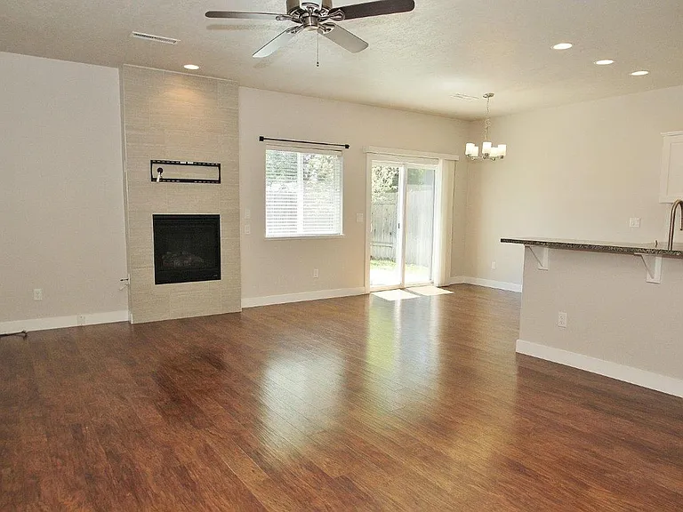 5052 N Alworth St — Photo 3