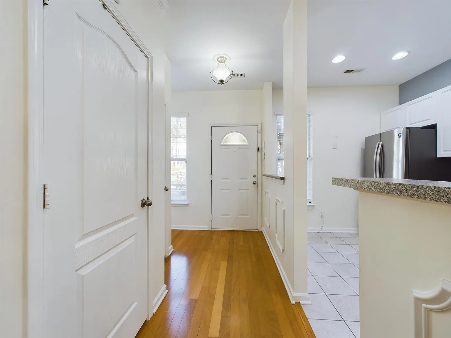 2 bed, 1320 sqft, $1,850 — Photo 4