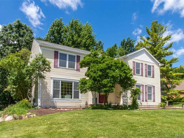 1880 Poppleton Dr, West Bloomfield, MI 48324