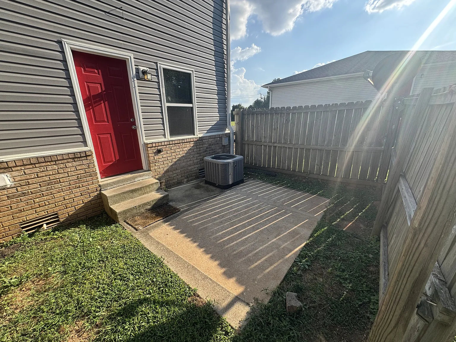 2 bed, 1.5 bath, 1000 sqft, $1,050 — Photo 2