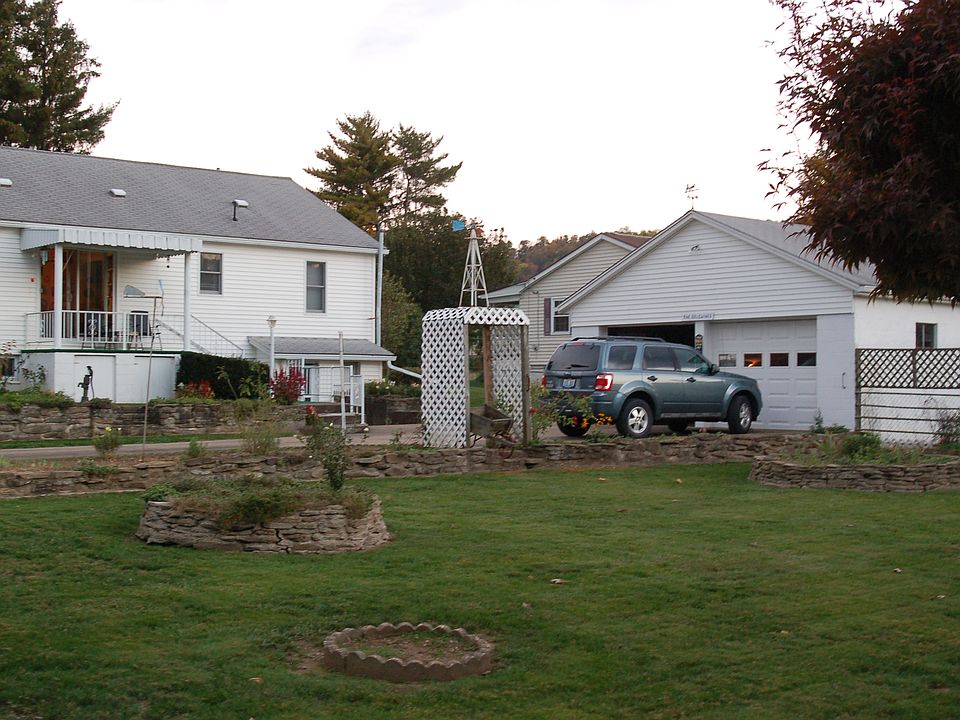 2nd image of 520 James St