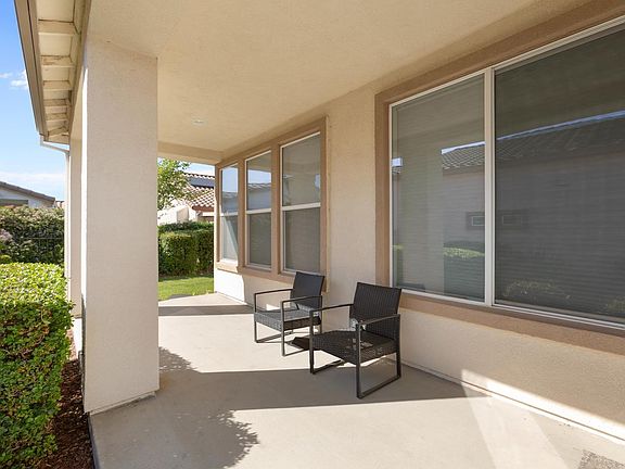 5th image of 403 Bay Oaks Way
