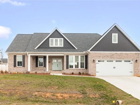 333 Wynnfall Dr, Lexington, NC 27295