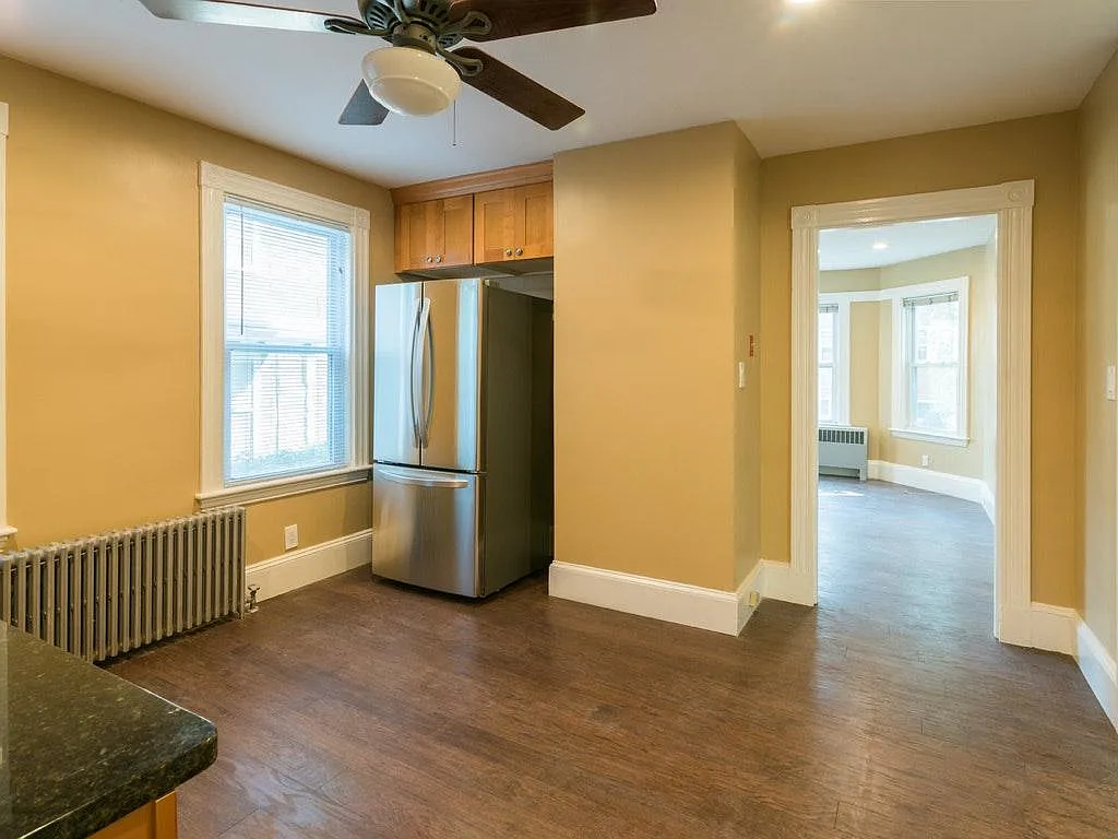 4 bed, 1.5 bath, 1400 sqft, $4,900 — Photo 3