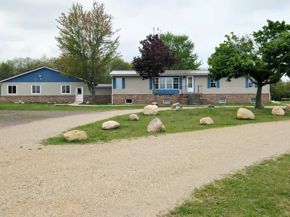 11701 N Vandecar Rd, Farwell, MI 48622