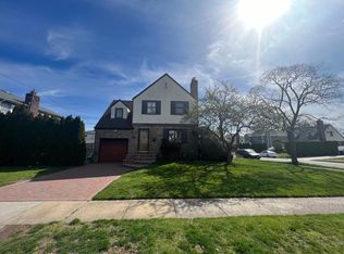 5 Mapleleaf Ln, New Hyde Park, NY 11040