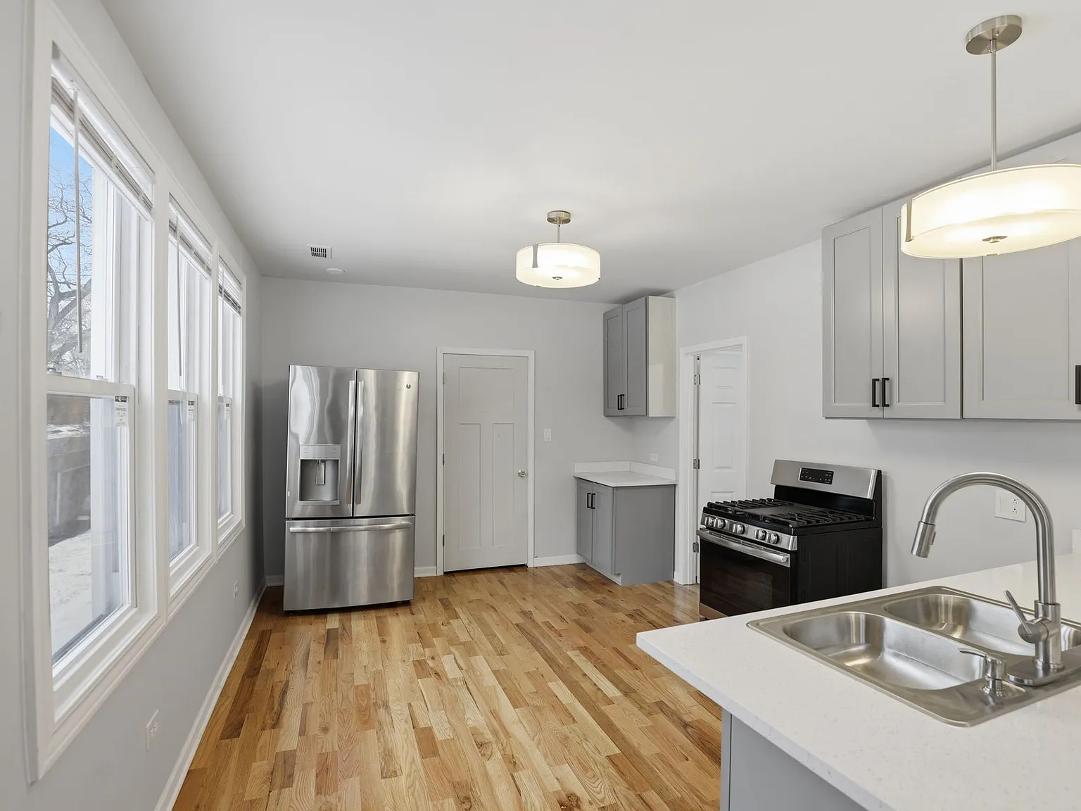 3 bed, $2,500 — Photo 3