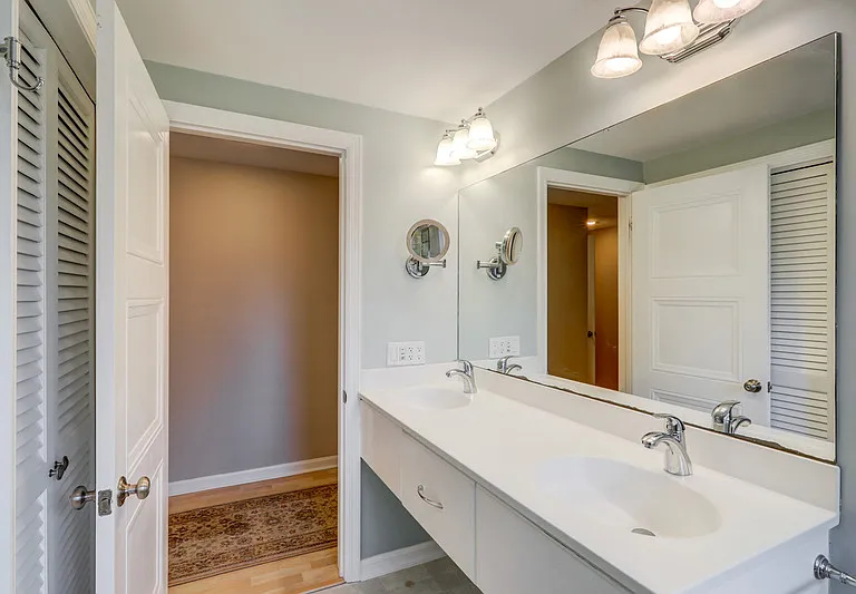 1827 Larchmont Ln — Photo 58