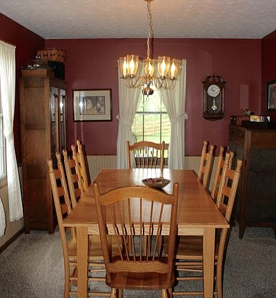 Dining Room : View to private back yard