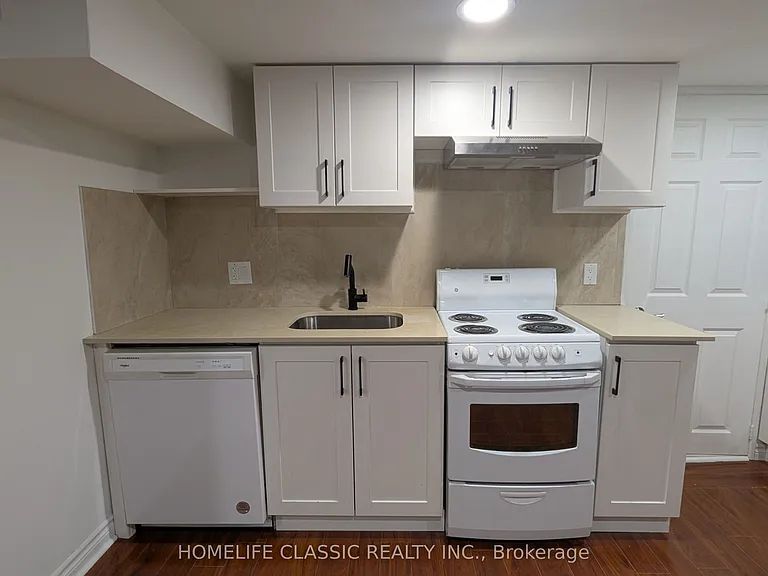 230 Alsace Rd — Photo 2