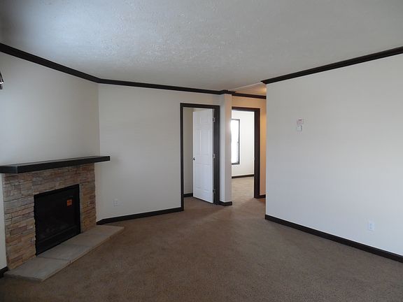 Back Living Room / Gas Fireplace