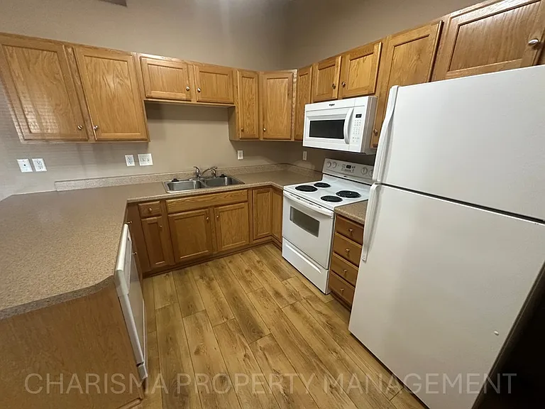 DBK Brandon Townhomes — Photo 45