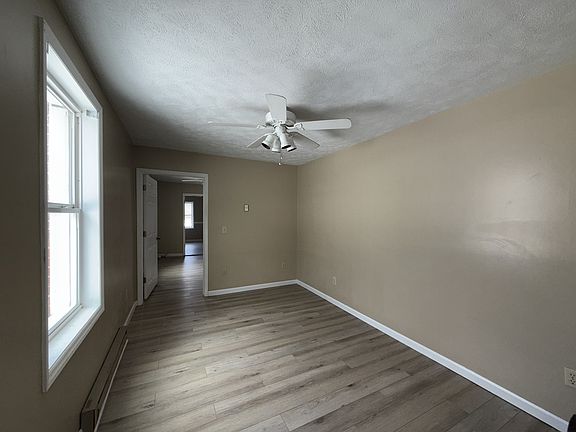5th image of 8 N Jefferson Ave #1