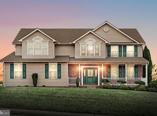 22 Eastwood Dr, Hanover, PA 17331