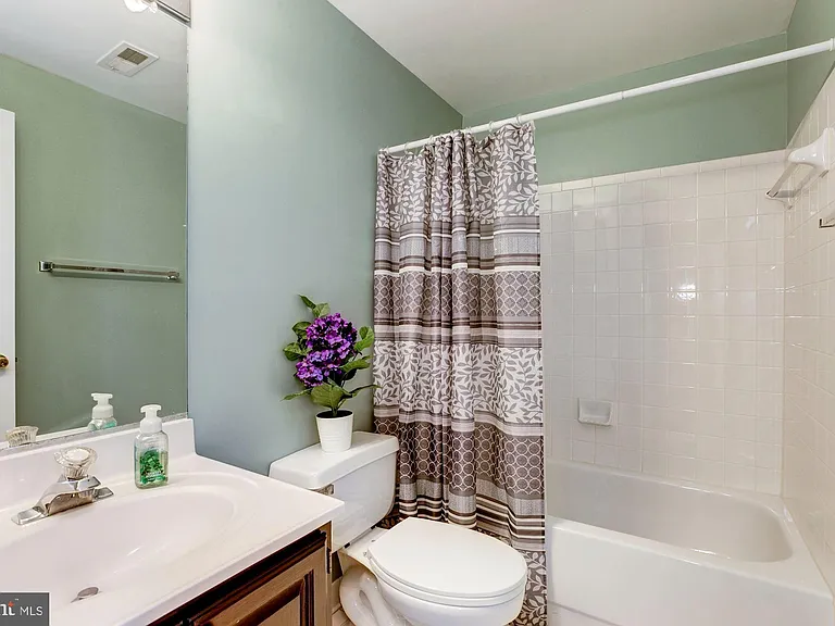13724 Valley Oak Cir — Photo 34