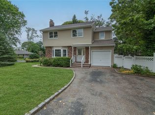 607 Townline Rd, Hauppauge, NY