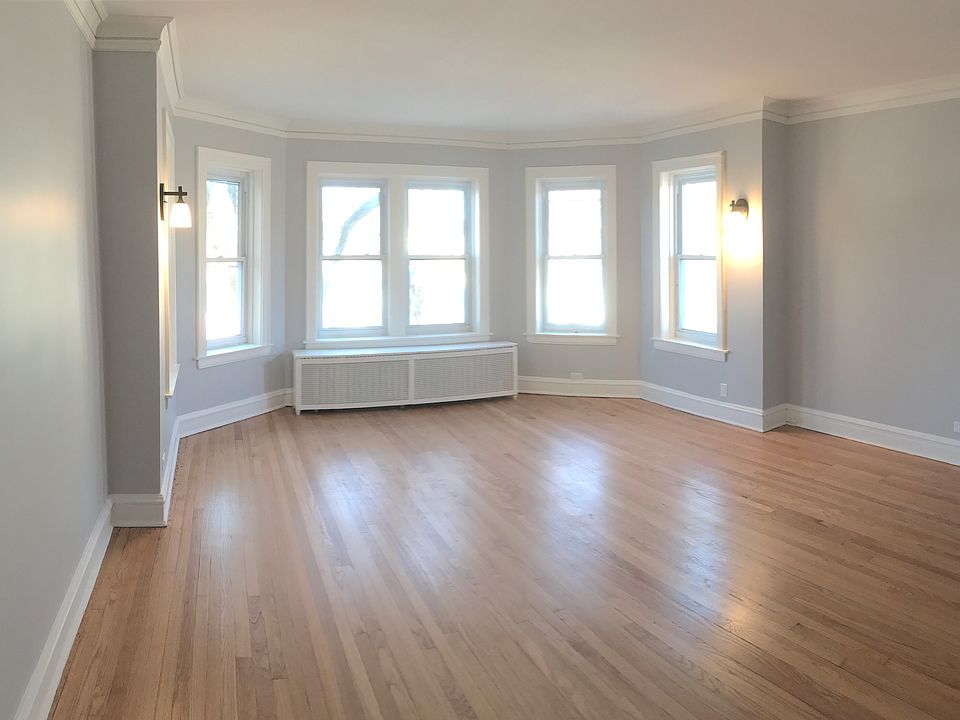 1st image of 2633 W Carmen Ave