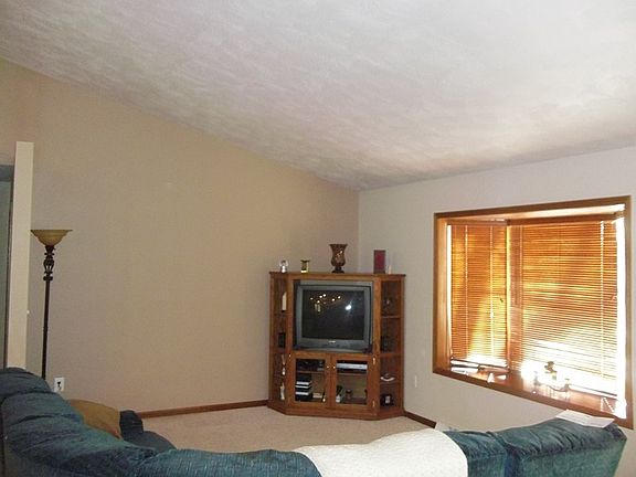 2nd image of 186 Linden Dr