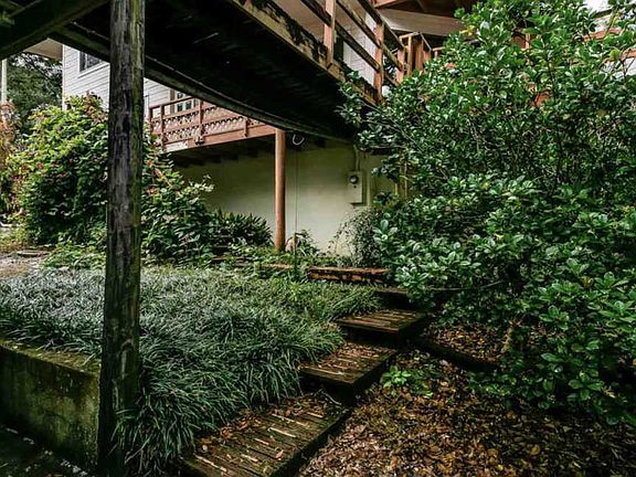 3rd image of 1241 Bayshore Dr