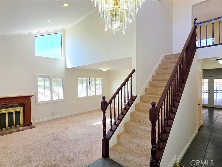 335 Eola Dr — Photo 3