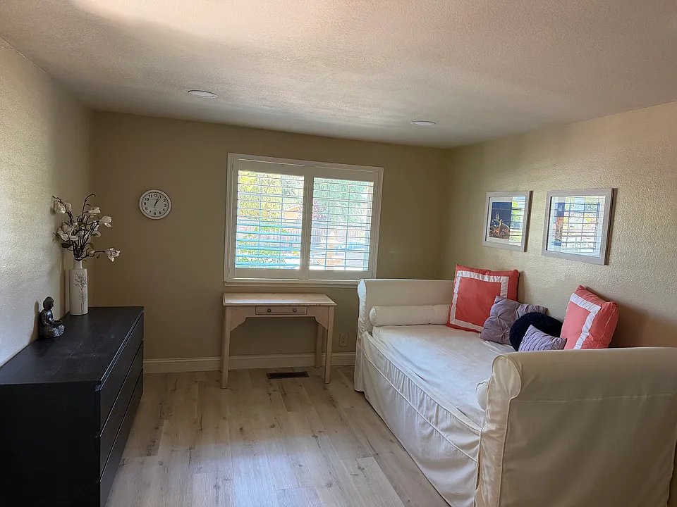 16 Cobblestone Ct