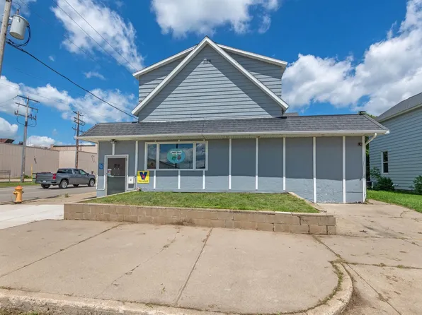 1704 13th St, Menominee, MI 49858