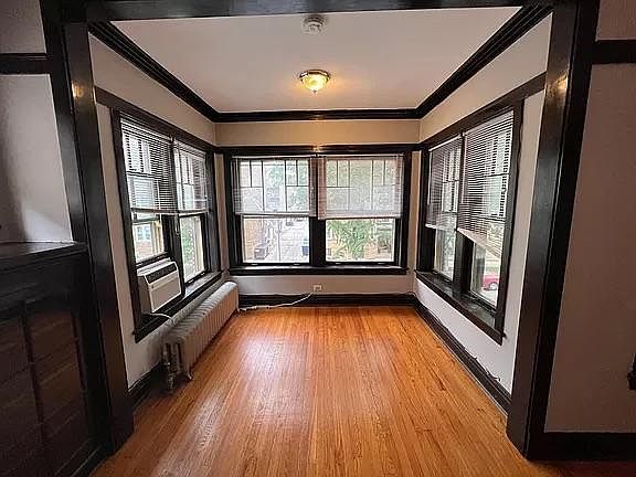 3rd image of 1909 W Argyle St #2S