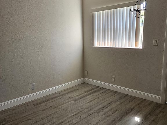 3rd image of 1020 NE 17th Way #2