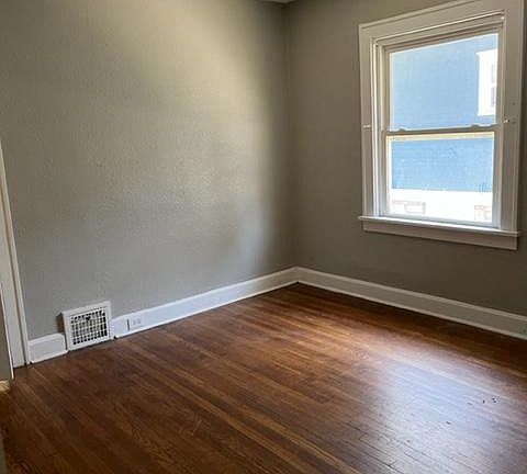 3rd image of 5618 Paseo Blvd