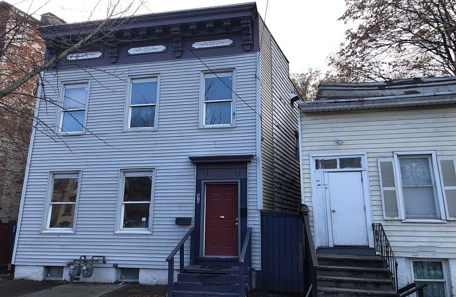 2nd image of 570 Clinton Ave