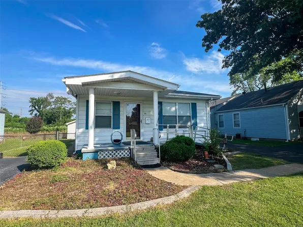 10 Denovion Ct, Cahokia, IL 62206