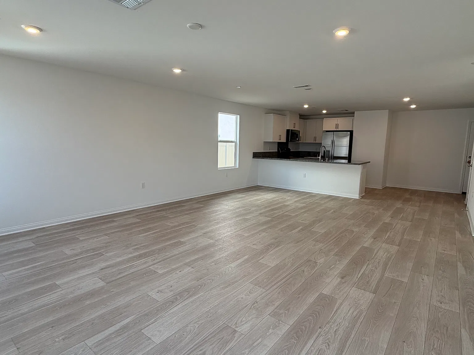 3 bed, 1459 sqft, $3,000 — Photo 4