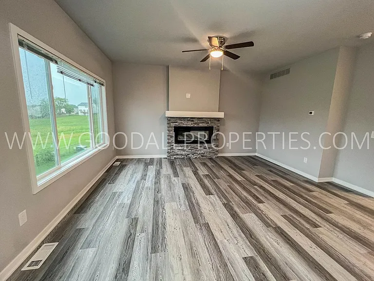 1730 Howard Dr — Photo 3