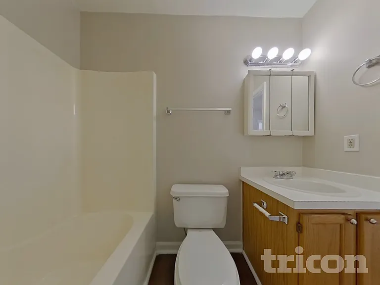 425 Northshore Ct — Photo 15