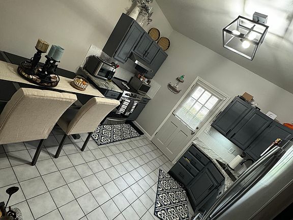 2nd image of 800 Brewster St APT 8