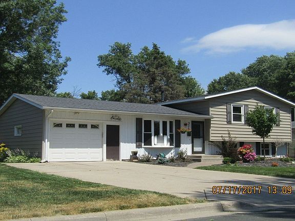 3rd image of 924 7th St W