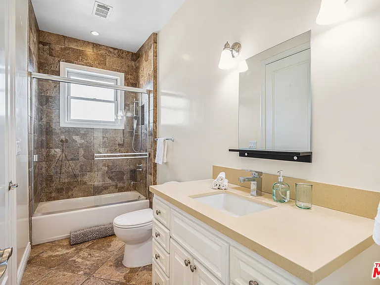 715 N Kilkea Dr #1/2 — Photo 17