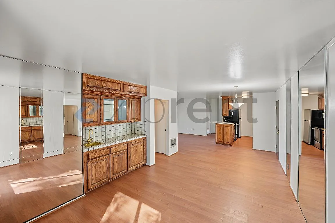 2 bed, 1131 sqft, $3,200 — Photo 2