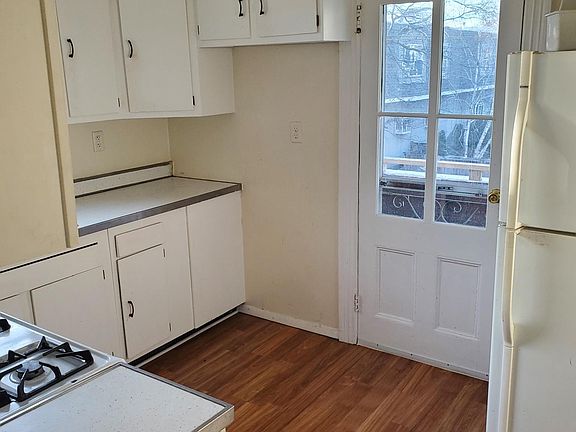 4th image of 11 Chestnut St #123