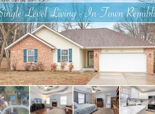 1723 E Garland Ct, Republic, MO 65738