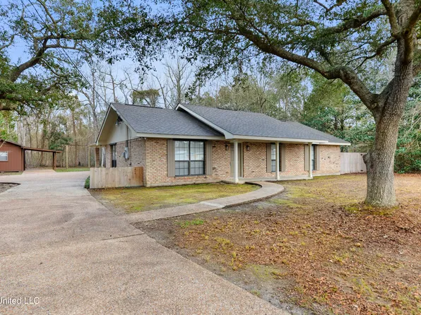 702 Nicholson Ave, Waveland, MS 39576