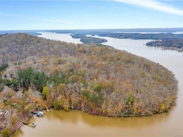 190 Lago Vista Dr, New London, NC 28127