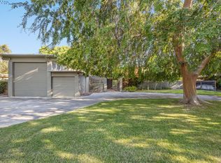 1095 W San Ramon Ave, Fresno, CA 93711