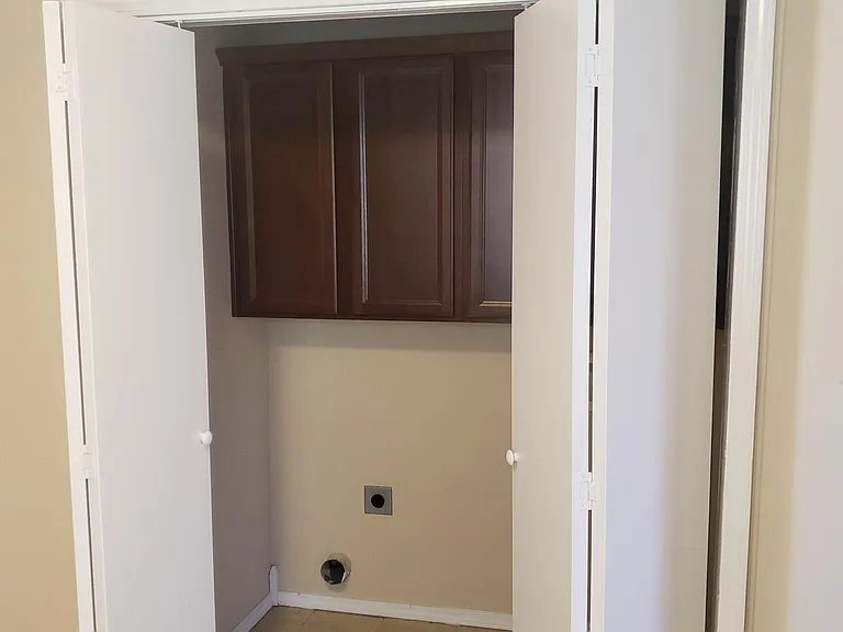 1300 Eagle Dr — Photo 4