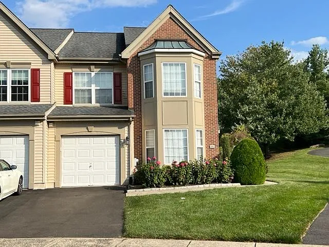 201 White Pine Ct