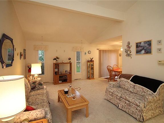 3rd image of 222 Willow Pond Way