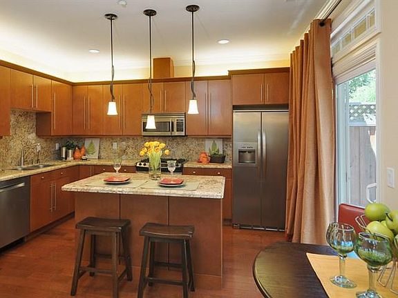 5th image of 432 Tyndall St #A