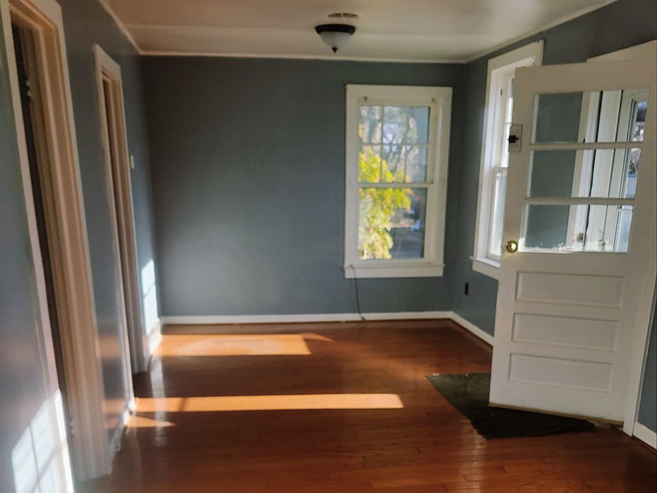 2nd image of 181 Ulster Ave #1