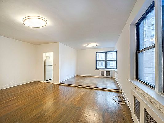 4th image of 711 W End Ave APT 4FS